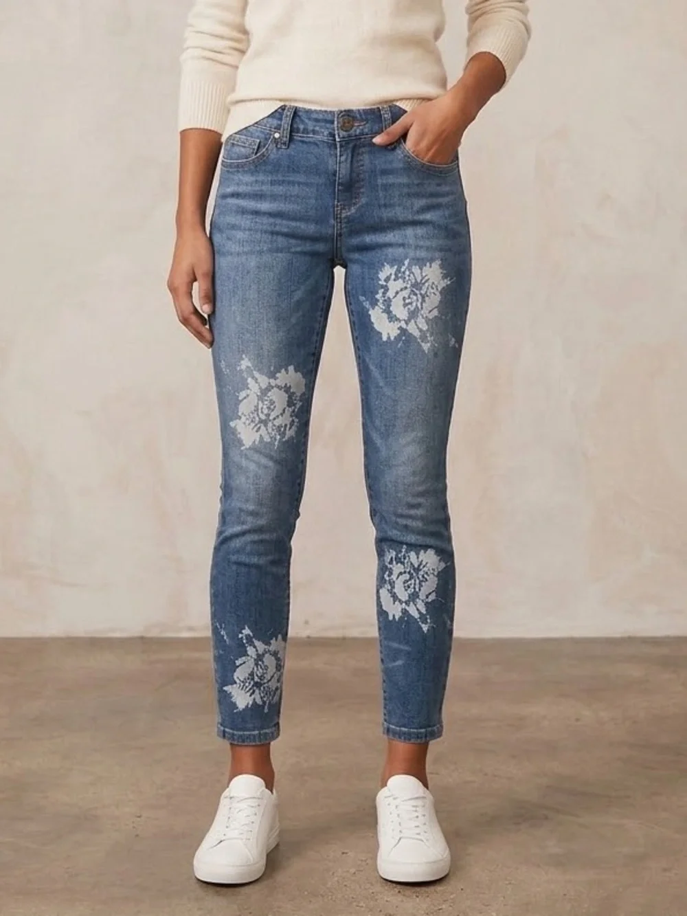 FREE PEOPLE BLEACH FLORAL CROPPED JEANS size 25